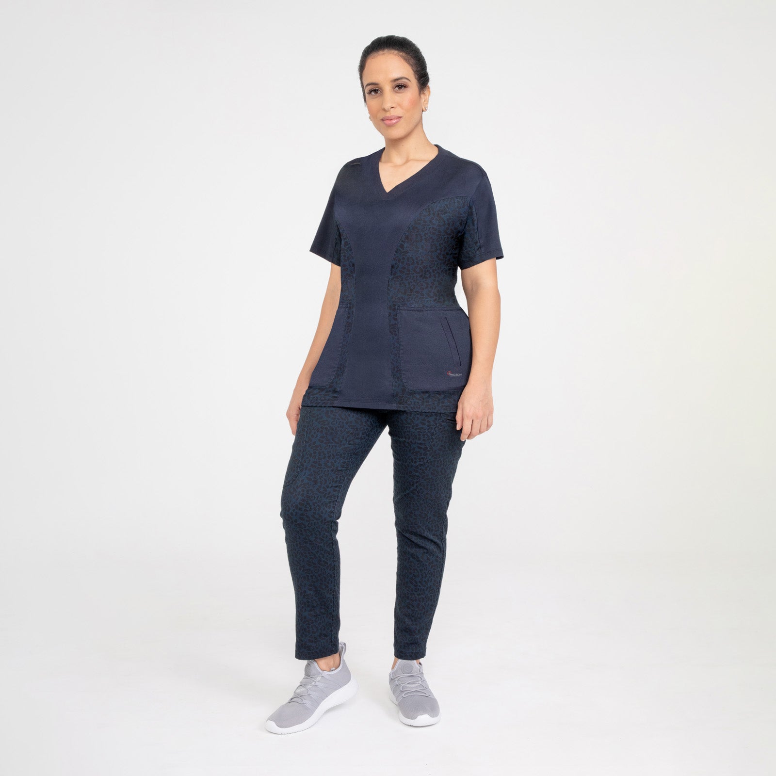 ☆ 試着のみ ☆ MEDI TWIN CHEETAH SCARF PANTS Antimicrobial Women's Premium Scrub Cheetah V-neck Top
